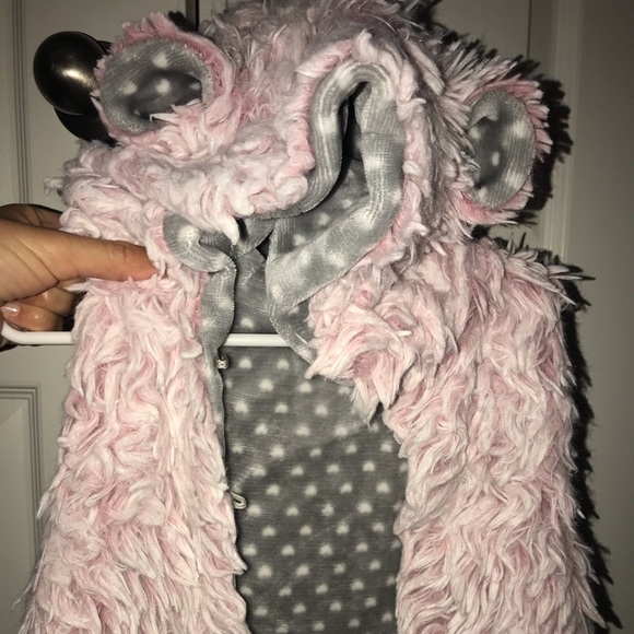 Fuzzy vest - Picture 2 of 5